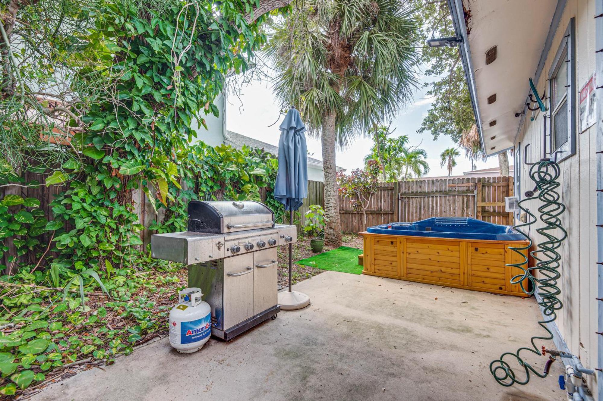 Cape Canaveral Cottage With Hot Tub Walk To Beach Экстерьер фото