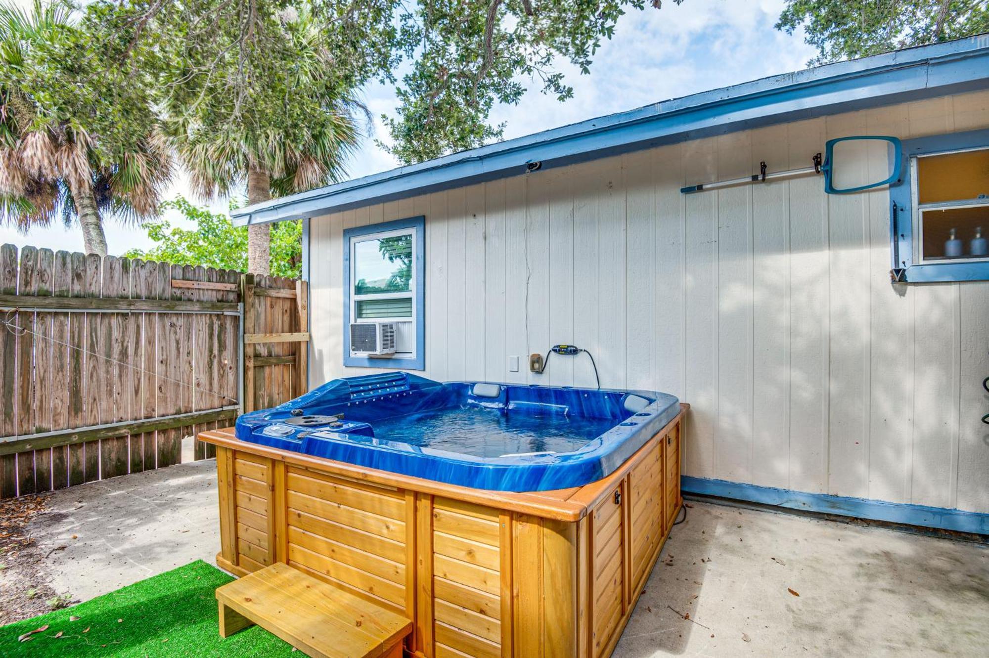 Cape Canaveral Cottage With Hot Tub Walk To Beach Экстерьер фото